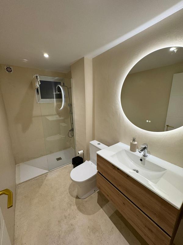Bathroom · Renovated 2-bedroom apartment, Figueretas