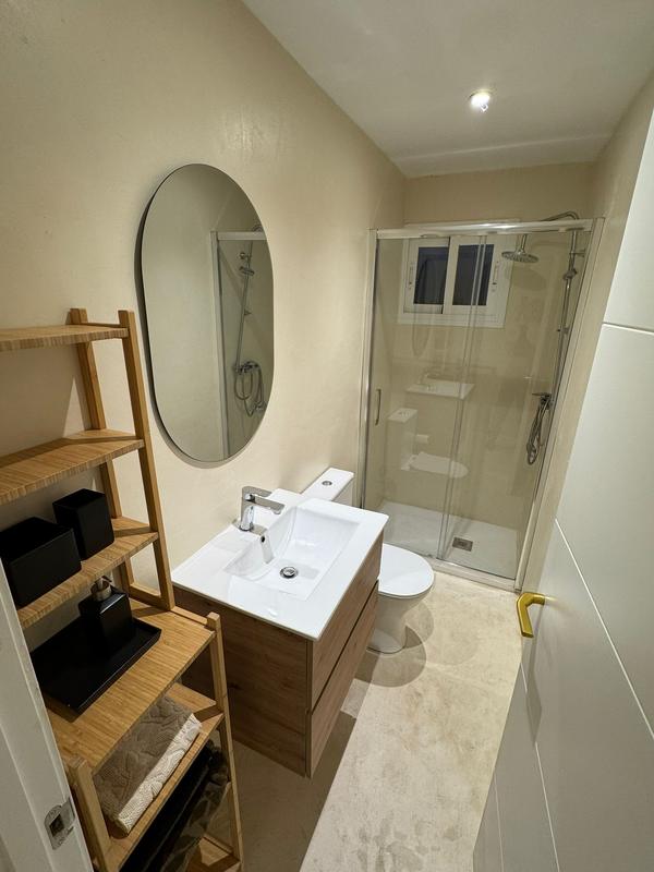 Bathroom · Renovated 2-bedroom apartment, Figueretas