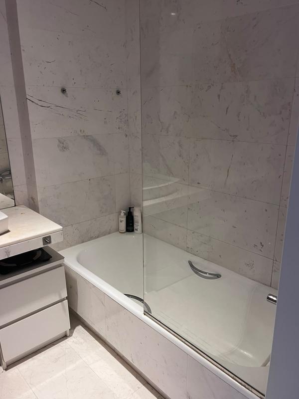 Bathroom · 2-bedroom apartment with pool, Playa d'en Bossa