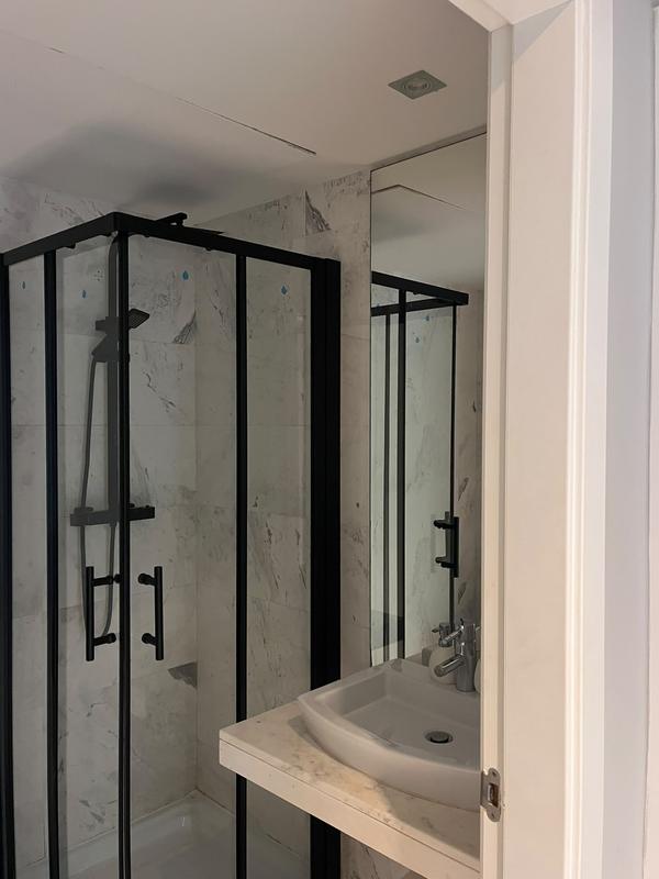 Bathroom · 2-bedroom apartment with pool, Playa d'en Bossa